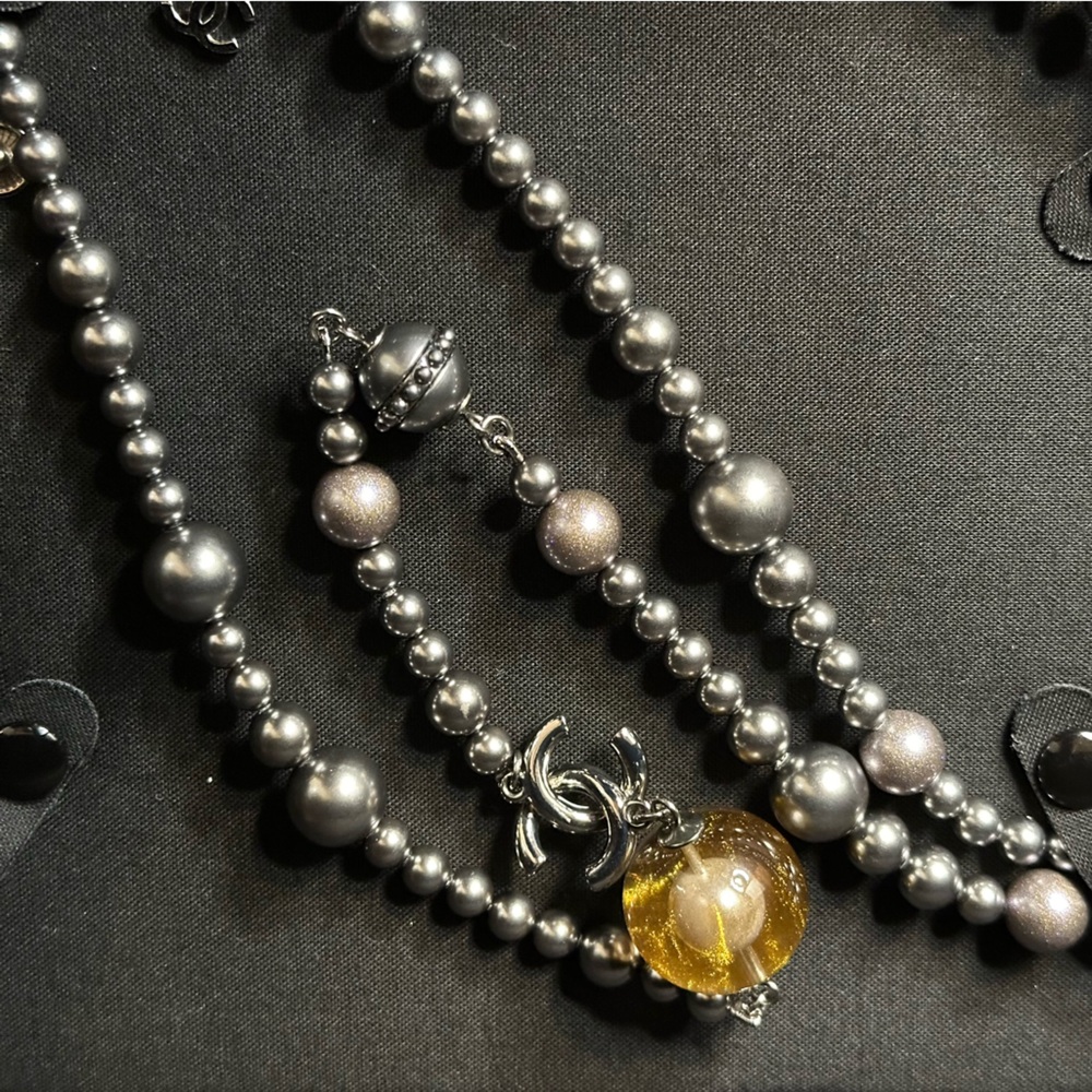 Ultra Rare Chanel Necklace - Picture 3 of 9